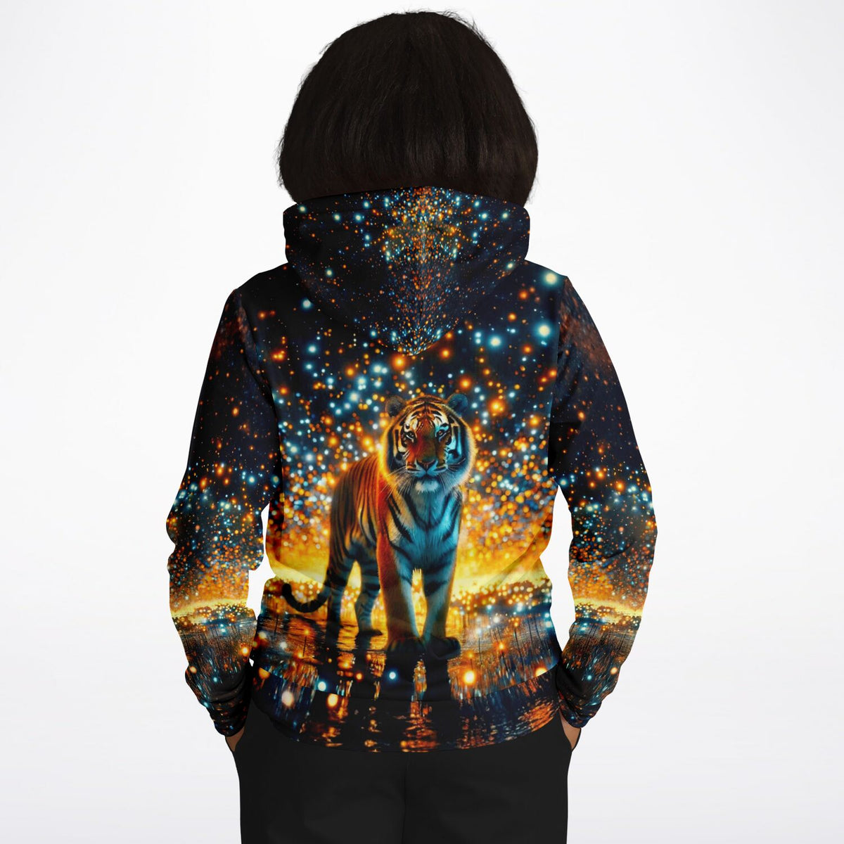 Dreamer Hoodie Sternenwächter mit Tiger-Motiv in leuchtenden Farben, ähnlich faszinierend wie Diamond Painting Kunst.