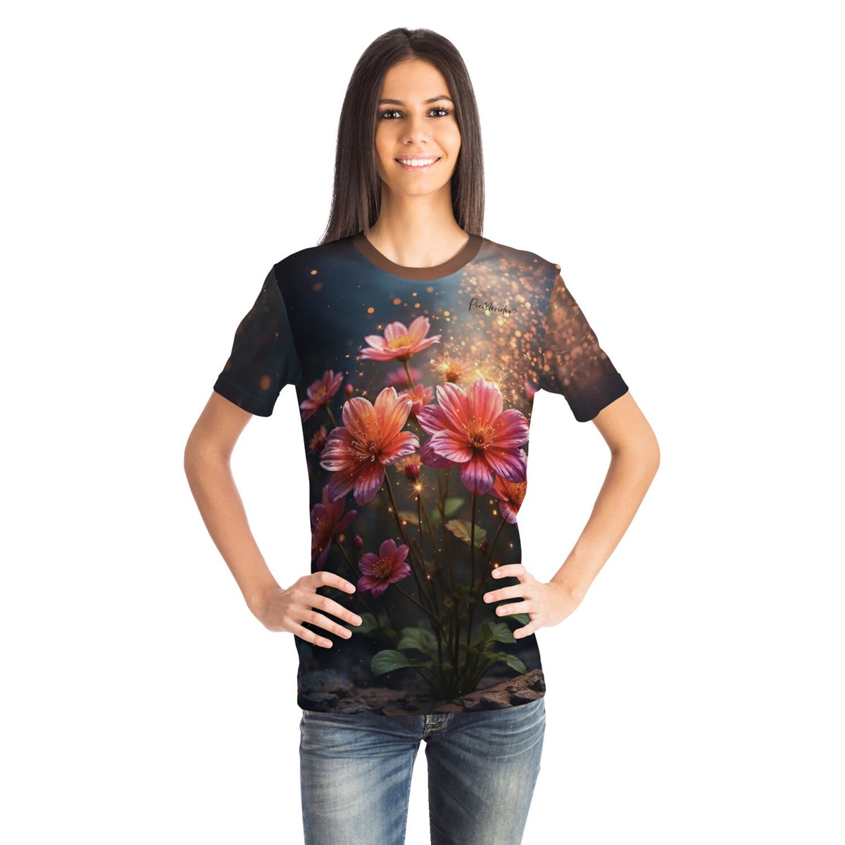 Frau trägt ein T-Shirt mit farbenfrohem Blumen-Sparkle Motiv, inspiriert durch Diamond Painting Kunstwerke von Picmondoo.