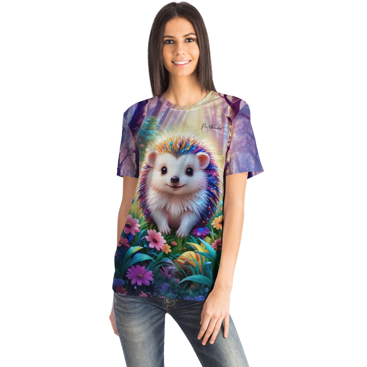 Frau trägt Dreamer T-Shirt mit buntem Igel-Motiv im Fairydust-Design, inspiriert von Diamond Painting und Malen nach Zahlen