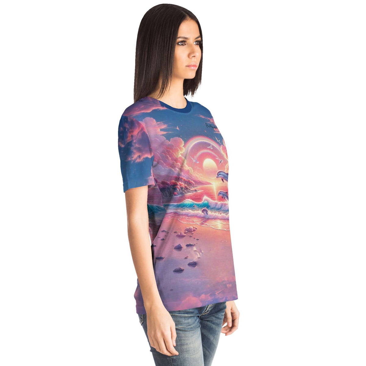 Frau trägt Dreamer T-Shirt mit Pinkem Meeresrauschen Motiv, ähnlich wie bei Diamond Painting und Malen nach Zahlen Sets