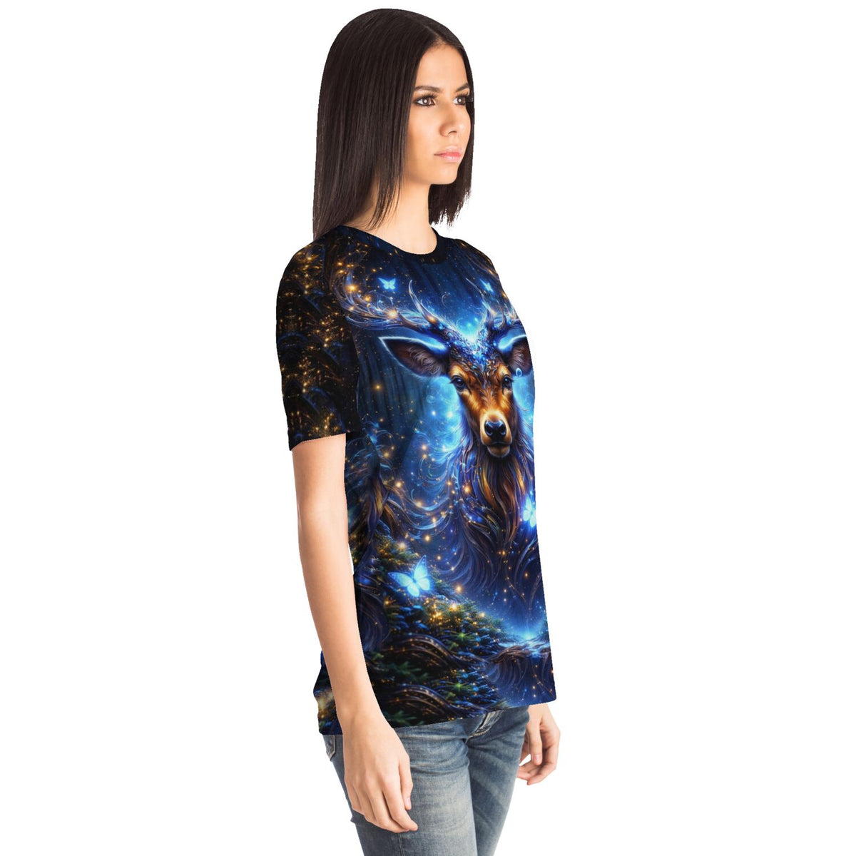 Frau trägt Dreamer T-Shirt Wächter des Waldes mit magischem Hirsch-Motiv im Stil von Diamond Painting und Malen nach Zahlen