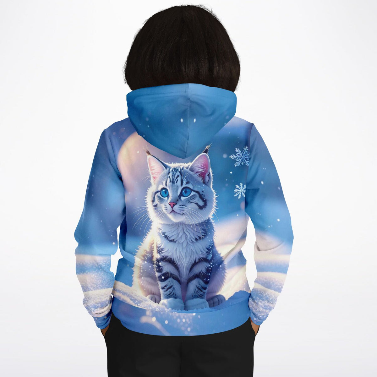 Dreamer Hoodie Schneegeist mit süßer Katzen-Illustration in Winterlandschaft mit Schneeflocken und blauem Leuchten