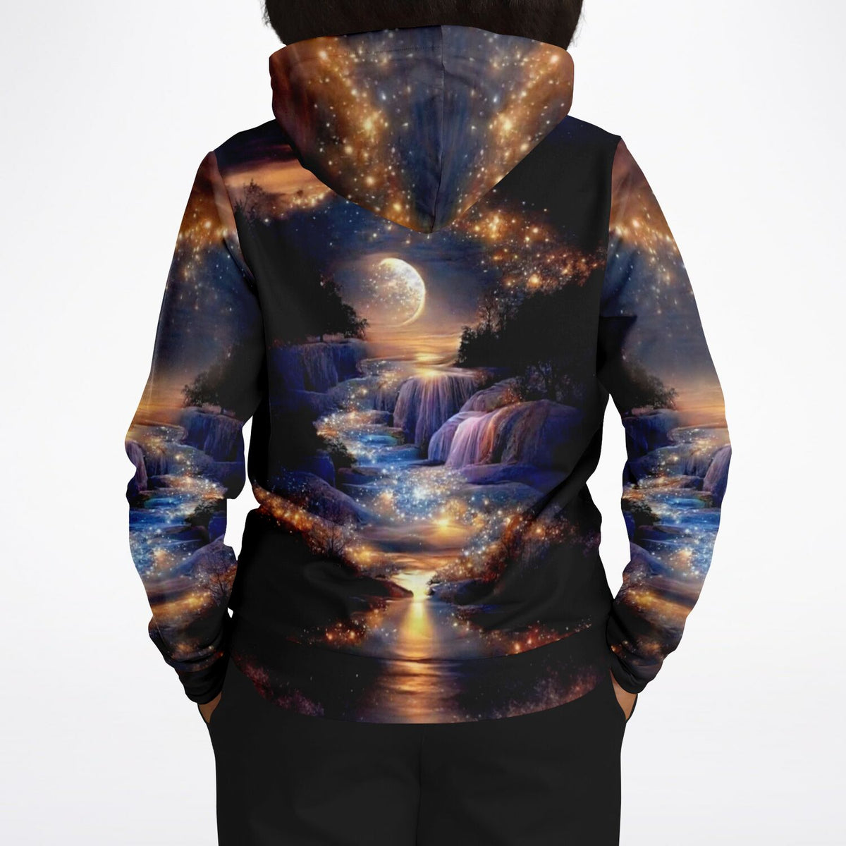 Dreamer Hoodie mit traumhaftem Landschaftsmotiv: Wasserfall bei Nacht unter Sternenhimmel, ideal für Fans von Diamond Painting