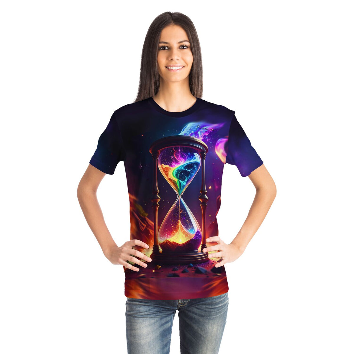Frau trägt T-Shirt mit farbenfrohem Sanduhr-Motiv, kunstvoll wie unsere Diamond Painting und Malen nach Zahlen Designs