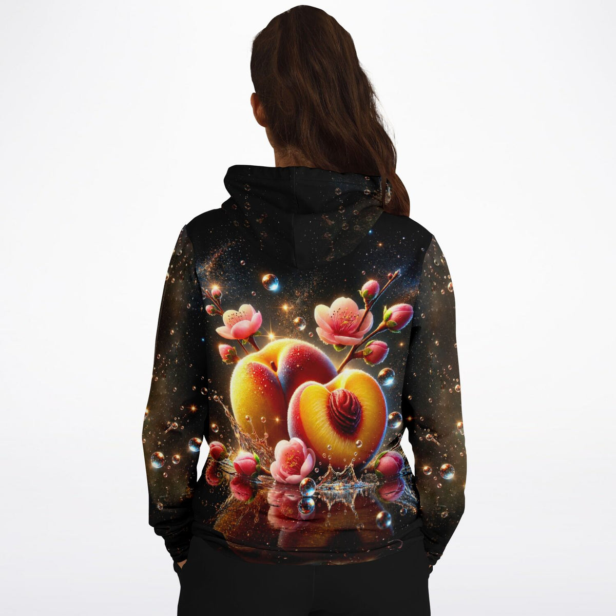Schwarzer Hoodie mit AOP-Druck: Pfirsich-Motiv, blühende Zweige und glitzernde Wassertropfen im modernen Digital-Design.