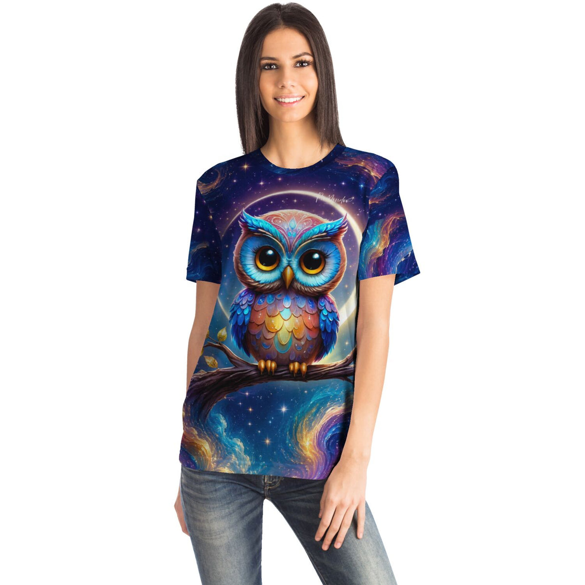 Frau trägt Dreamer T-Shirt mit buntem Eulen-Motiv im Stil von Diamond Painting und Malen nach Zahlen