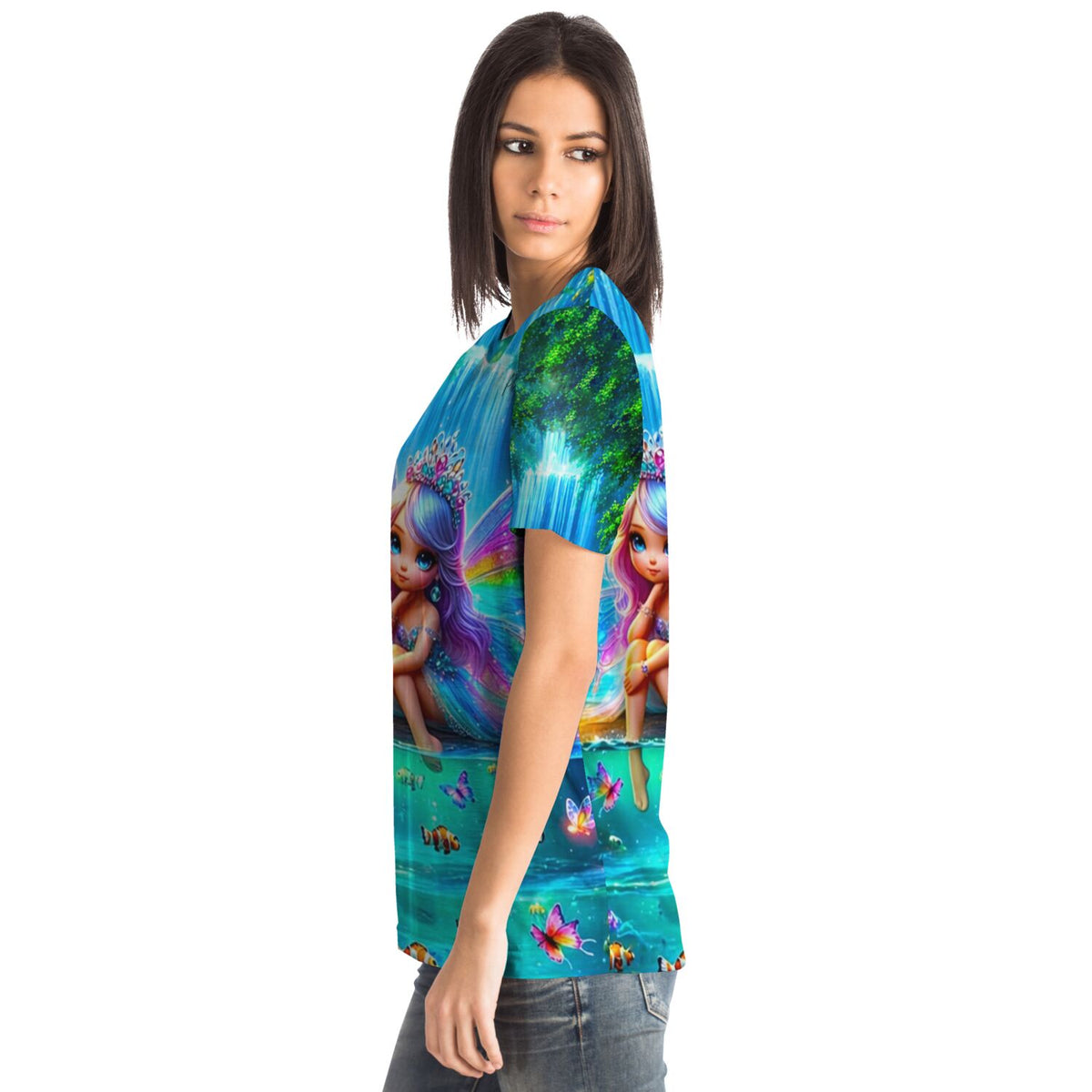 Frau trägt Dreamer T-Shirt mit Elfen-Motiv im Stil von Diamond Painting und Malen nach Zahlen für Erwachsene