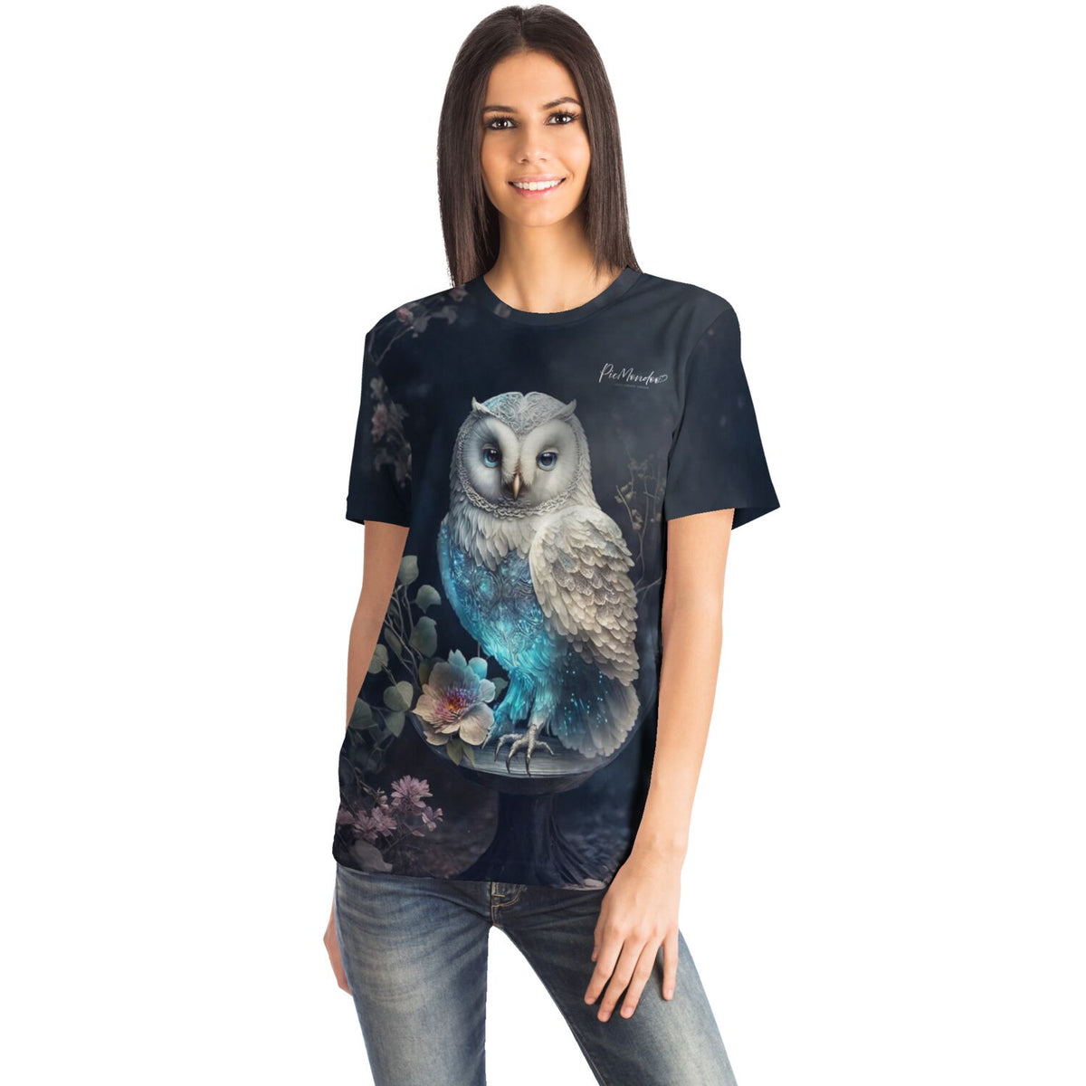 Frau trägt Dreamer T-Shirt mit mystischem Eulen-Motiv im Stil von Diamond Painting und Malen nach Zahlen Designs