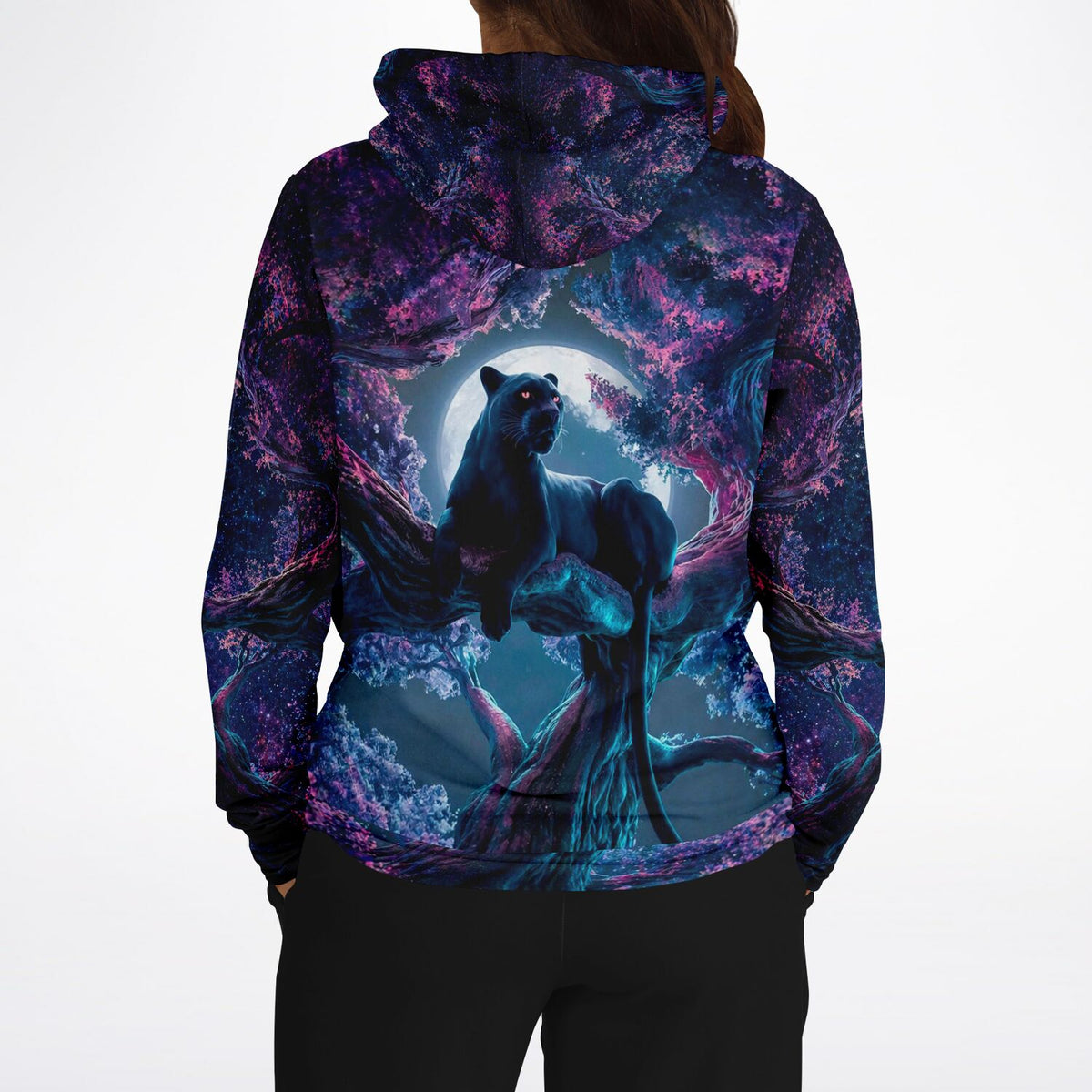 Schwarzer Panther auf Baum in Kirschblüten-Nacht bei Vollmond als AOP-Design auf einem stylischen Dreamer Hoodie
