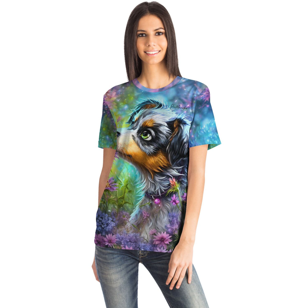 Frau trägt ein T-Shirt mit farbenfrohem Hund-Motiv im Stil von Diamond Painting und Malen nach Zahlen Designs
