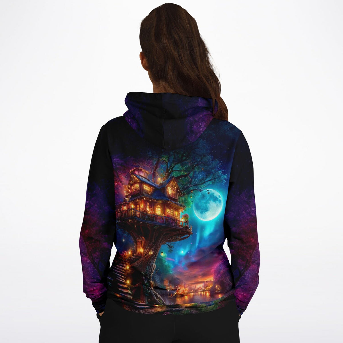 Dreamer Hoodie Sternhafen der Wanderer mit fantasievollem Baumhaus-Motiv, Mondschein und buntem Nachthimmel