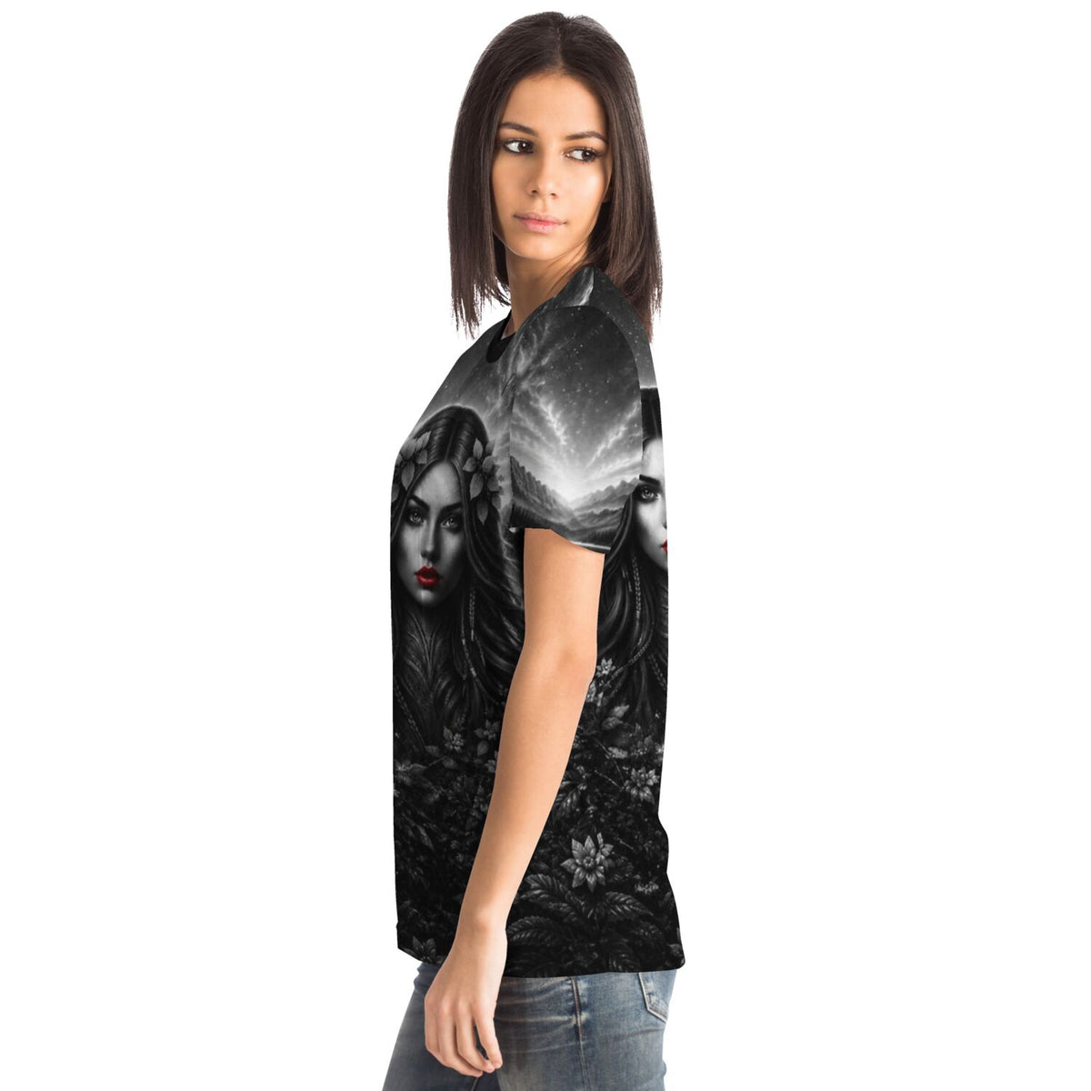Dreamer T-Shirt mit künstlerischem schwarz-weiß Motiv, Frauengesicht und roten Lippen, passend zu Diamond Painting Design