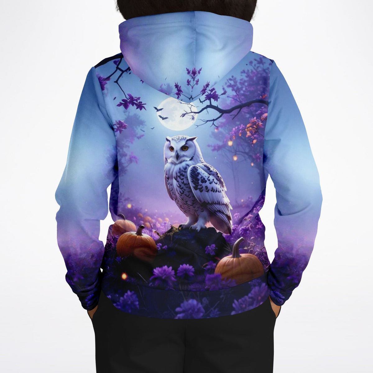 Dreamer Hoodie Nachtwächter mit Eulen Motiv im nächtlichen Wald, passend zum künstlerischen Stil von Diamond Painting Sets