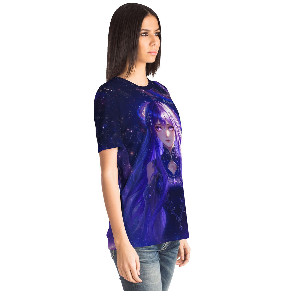 Frau trägt violettes Dreamer T-Shirt mit lila Anime-Mädchen, Sternen-Design und Mond-Print, passend zum Diamond Painting.