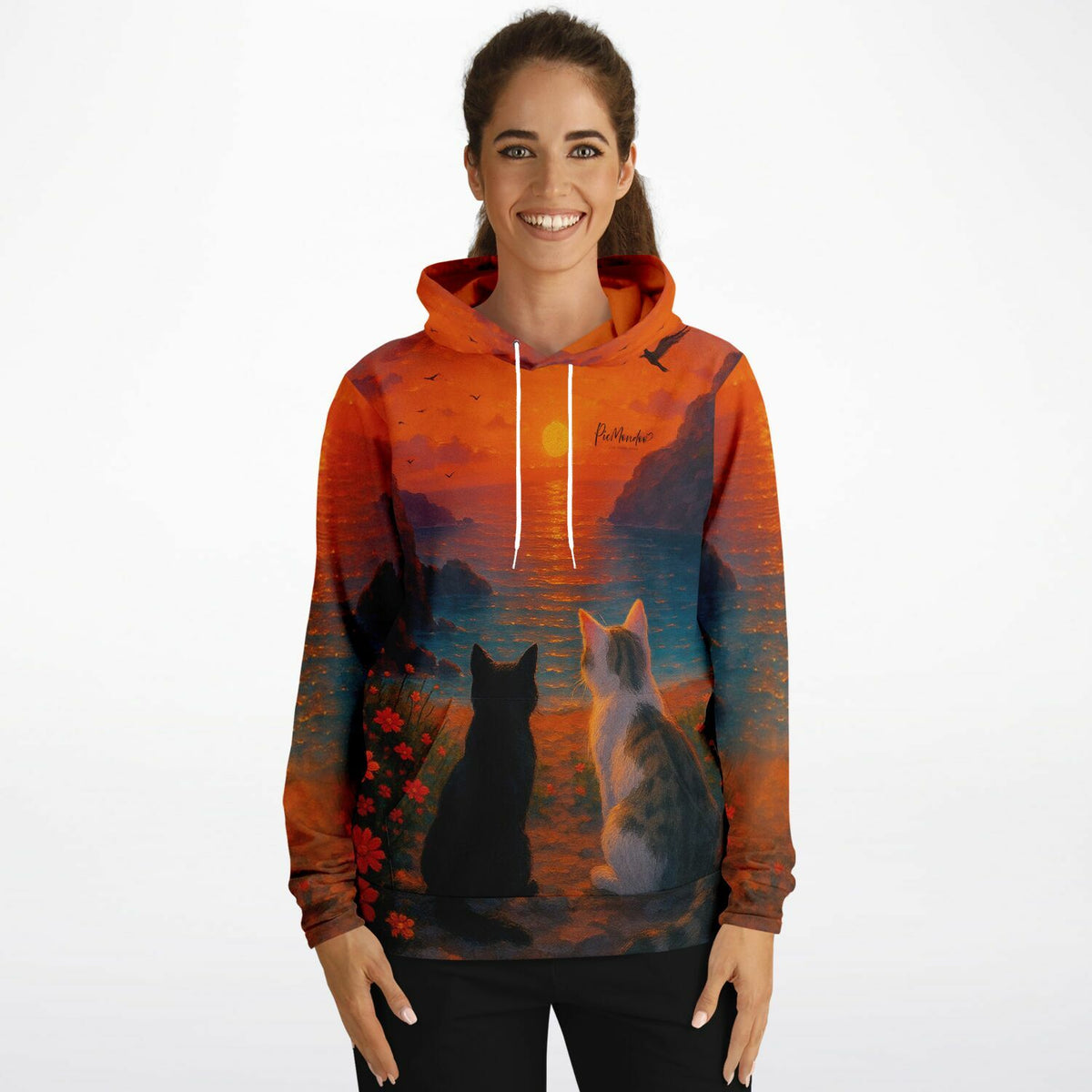 Frau trägt Dreamer Hoodie mit Katzen-Motiv, inspiriert von beliebten Diamond Painting und Malen nach Zahlen Designs.