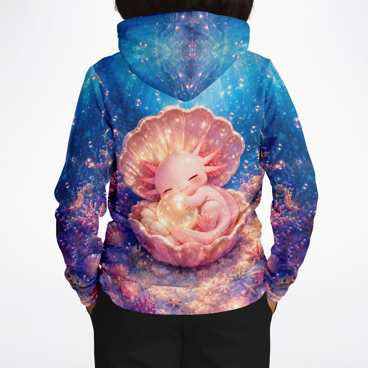 Dreamer Hoodie mit süßem Axolotl-Motiv in einer Muschel, Design inspiriert von Diamond Painting und Kunststilen.