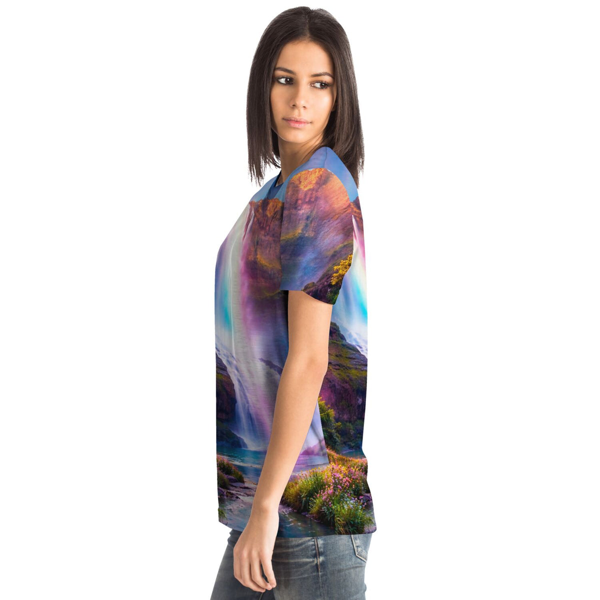 Frau trägt ein T-Shirt mit farbenfrohem Wasserfall-Motiv im Stil von Diamond Painting und Malen nach Zahlen Designs