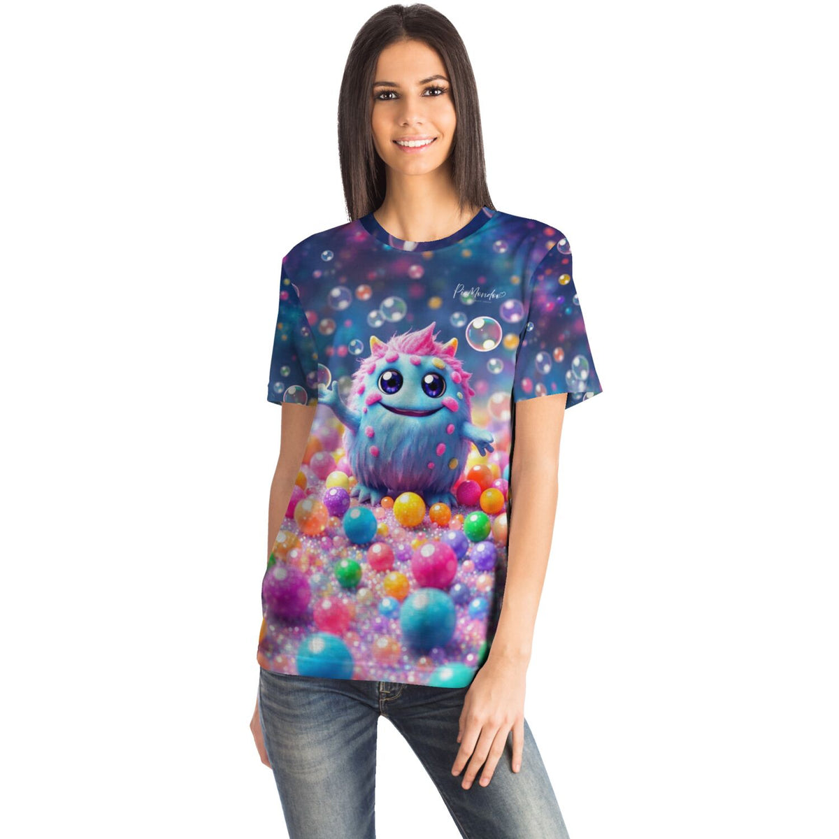 Frau trägt Dreamer T-Shirt mit buntem Muffti-Design, inspiriert von Diamond Painting Motiven und leuchtenden Farben.