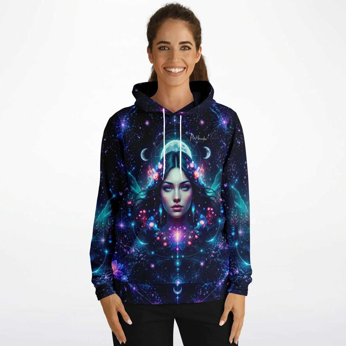Frau trägt Dreamer Hoodie mit Mondprinzessin-Motiv im galaktischen Design, perfekt für Diamond Painting Kunst-Fans.
