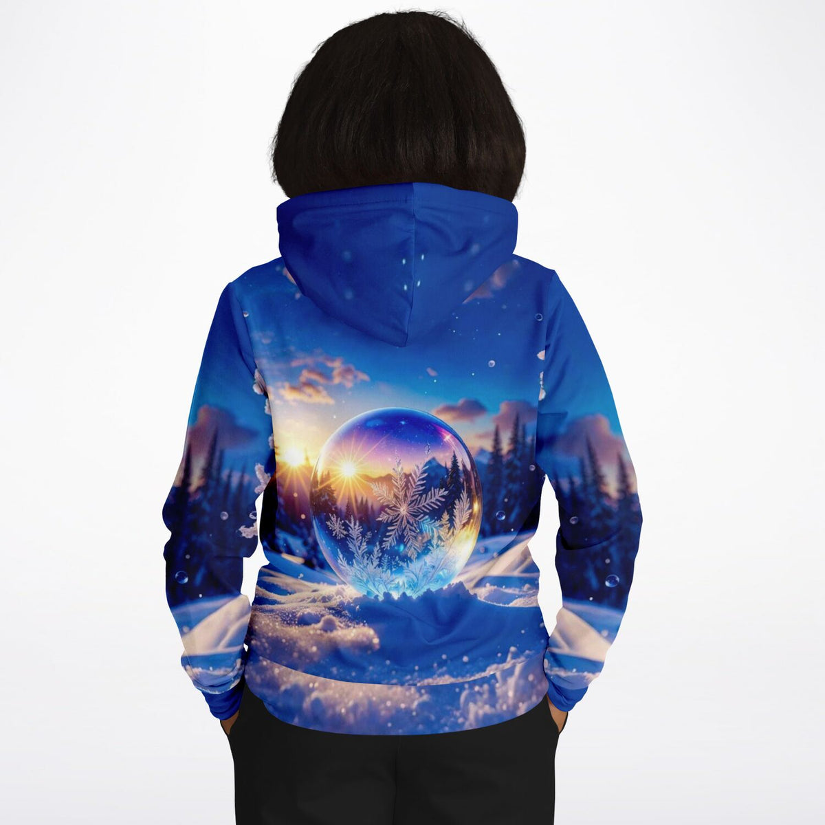 Dreamer Hoodie Kristallwelt mit Winter-Motiv, das an die Detailtiefe von Diamond Painting und Malen nach Zahlen erinnert.