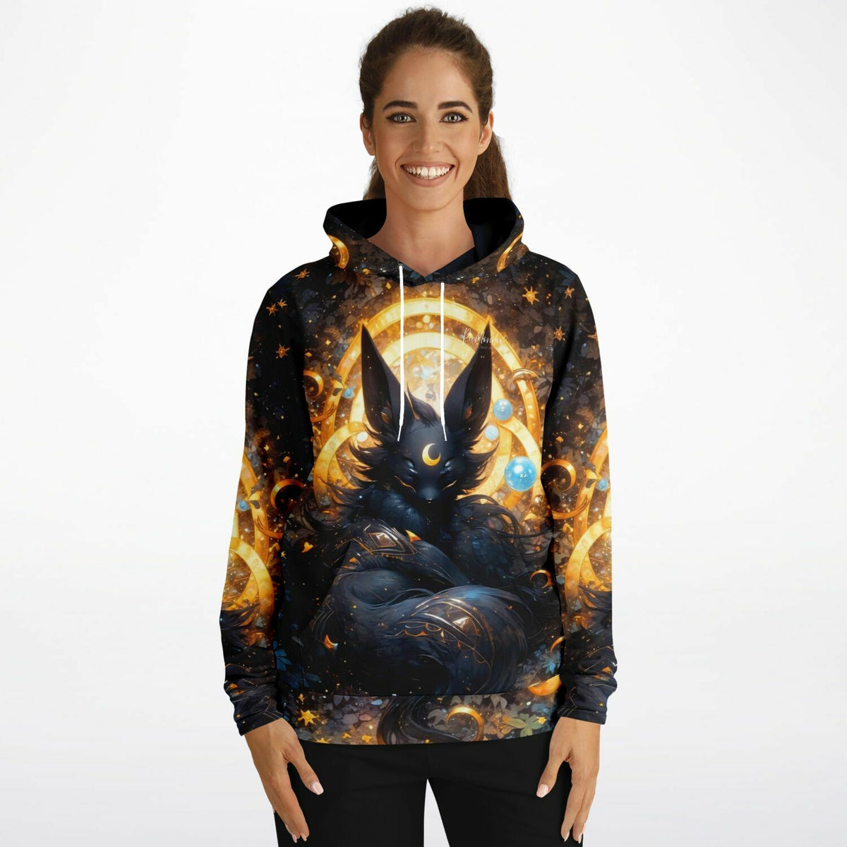 Dreamer Hoodie mit mystischem Nachtwesen Motiv, hochwertiger Allover-Print in Gold und Schwarz für Fantasy-Fans.