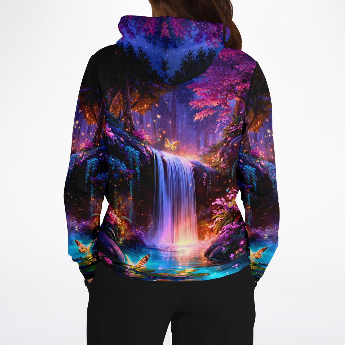 Dreamer Hoodie mit magischem Hain-Motiv, leuchtendem Wasserfall, bunten Schmetterlingen und floralen Farben
