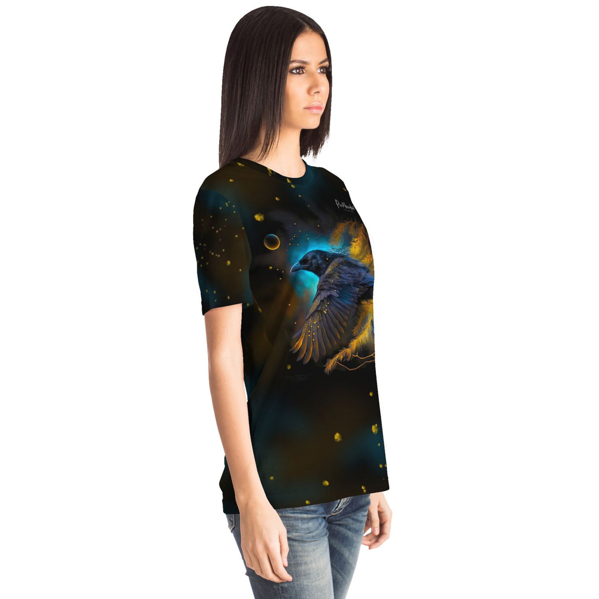 Frau trägt Dreamer T-Shirt mit mystischem Hexenrabe Design im Stil beliebter Diamond Painting und Malen nach Zahlen Motive