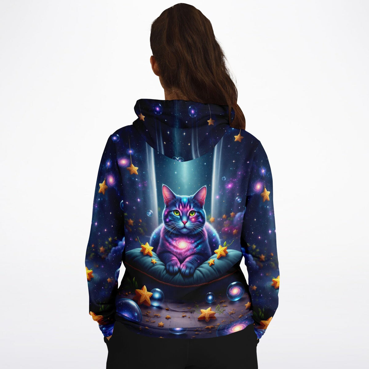 Dreamer Hoodie Wächterin Andromeda mit kosmischer Katze, Weltraum-Motiv und leuchtenden Sternen in Galaxy-Optik