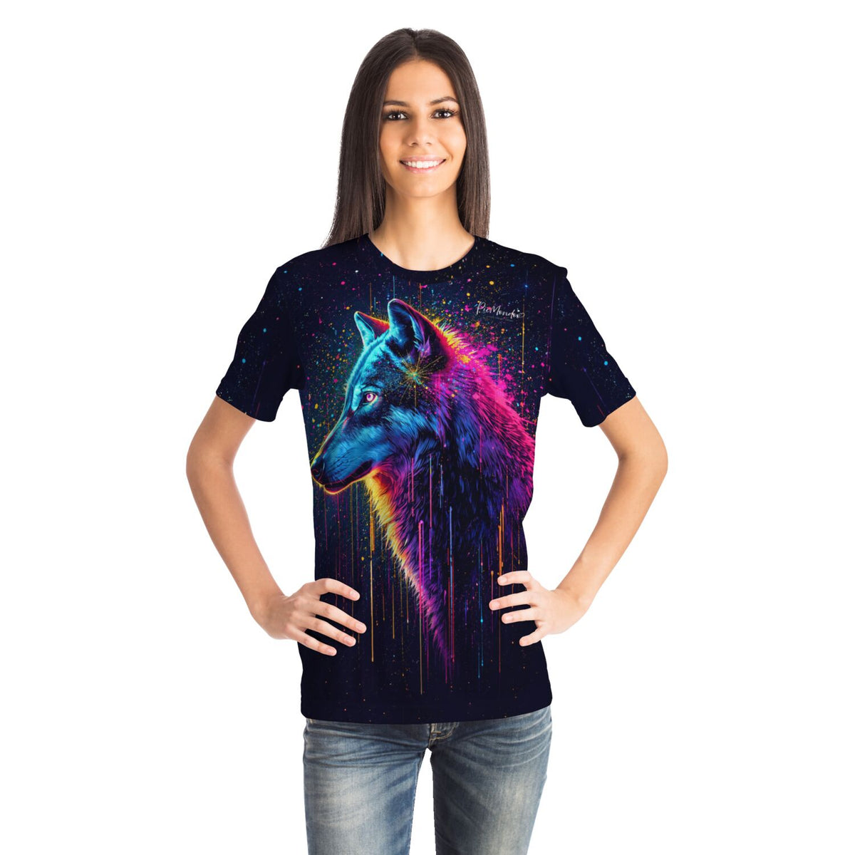 Frau trägt ein schwarzes T-Shirt mit buntem Wolf-Motiv im Stil von Diamond Painting und Malen nach Zahlen Designs