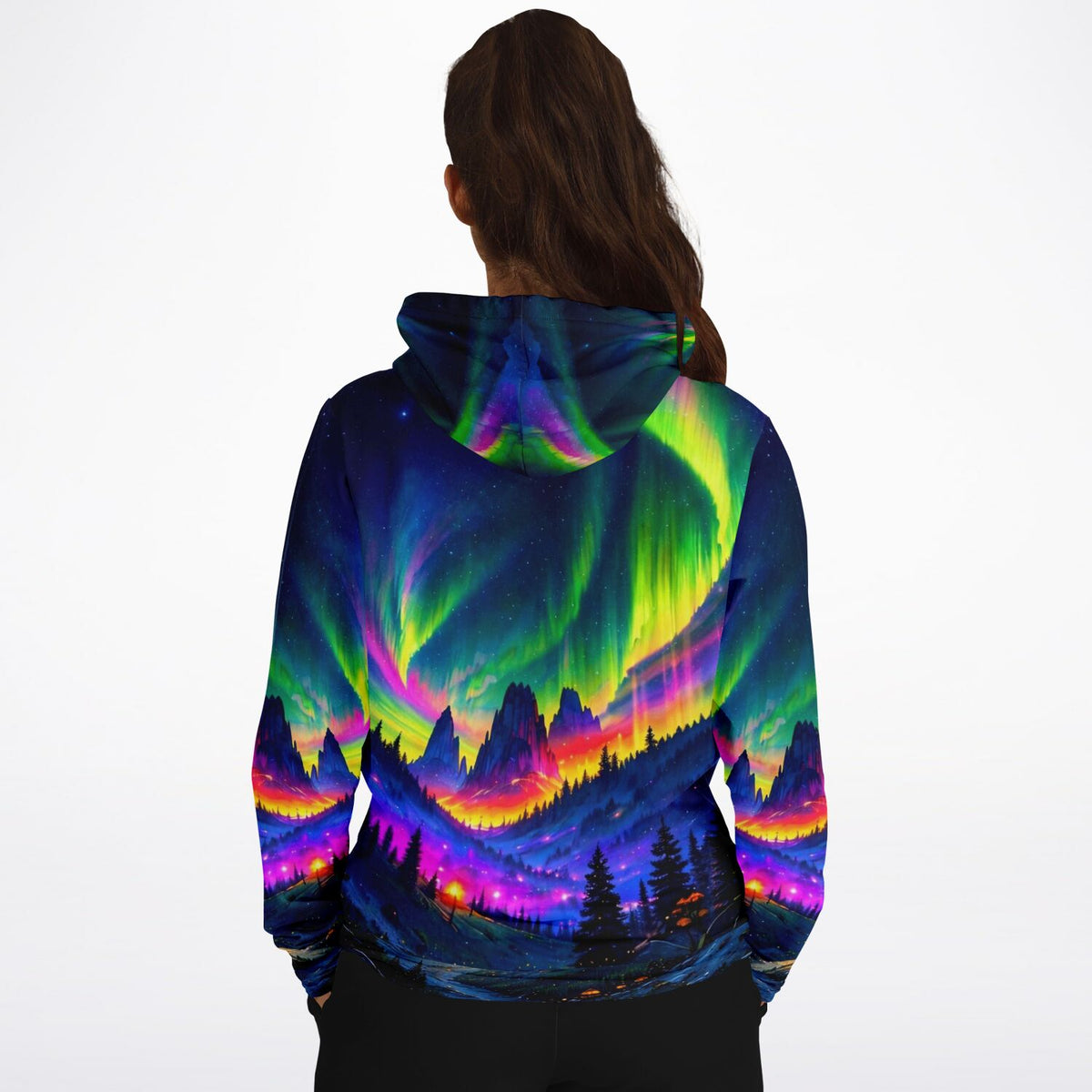 Dreamer Hoodie mit farbenfrohem Nordlichter-Design über Gebirgslandschaft – perfekt für Fans von Malen nach Zahlen Motiven