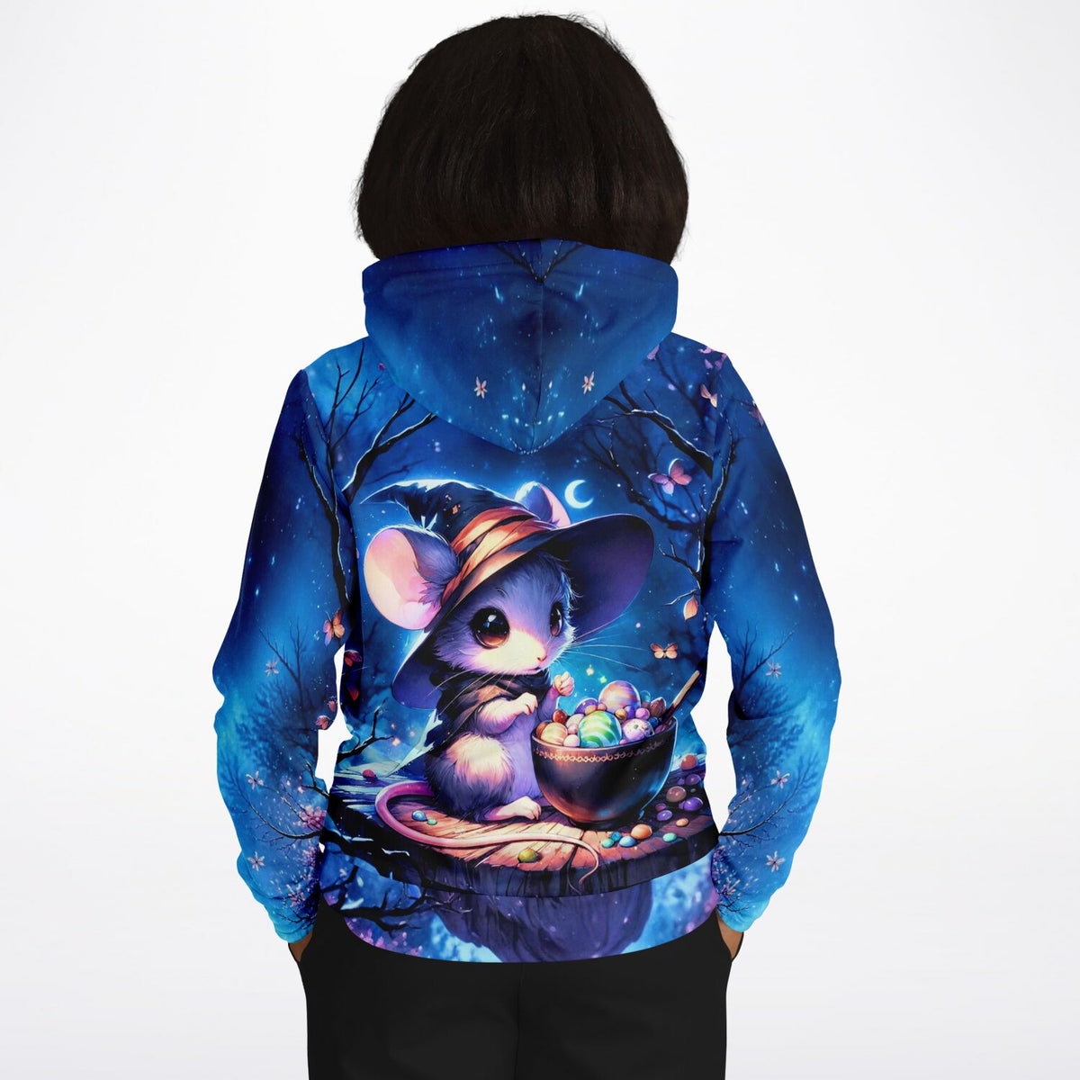Dreamer Hoodie mit niedlichem Maus-Motiv im Zauberhut bei Nacht, inspiriert durch beliebte Diamond Painting Designs.