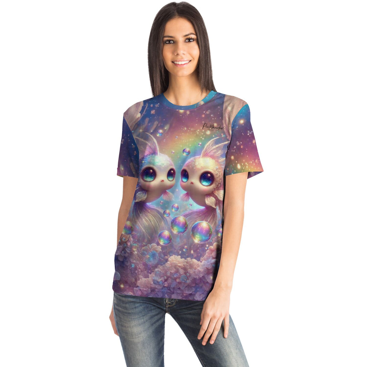 Frau trägt Dreamer T-Shirt mit magischem Glitzerwelt Motiv in leuchtenden Farben, ideal für Diamond Painting Fans.