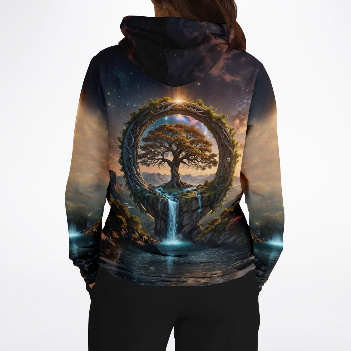 Dreamer Hoodie mit Tor zur Anderswelt Motiv, fantastischer Baumlandschaft und Wasserfall als trendiges AOP-Design