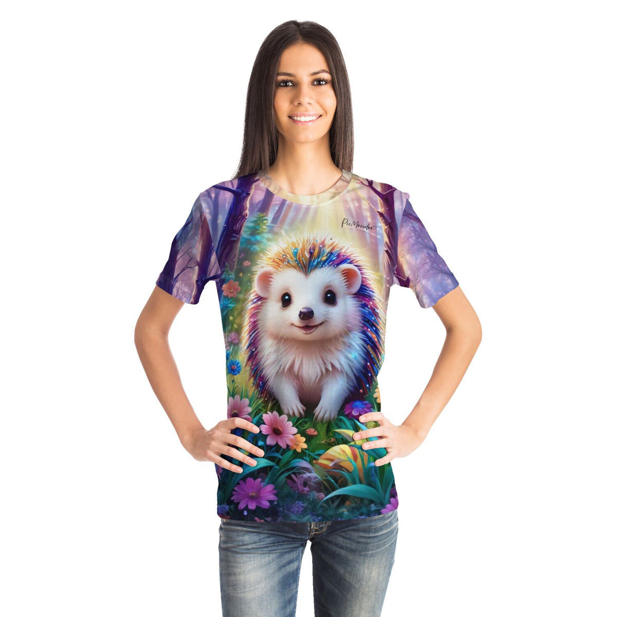 Frau trägt Dreamer T-Shirt mit buntem Igel-Motiv im Fairydust-Design für Fans von Diamond Painting und Malen nach Zahlen.