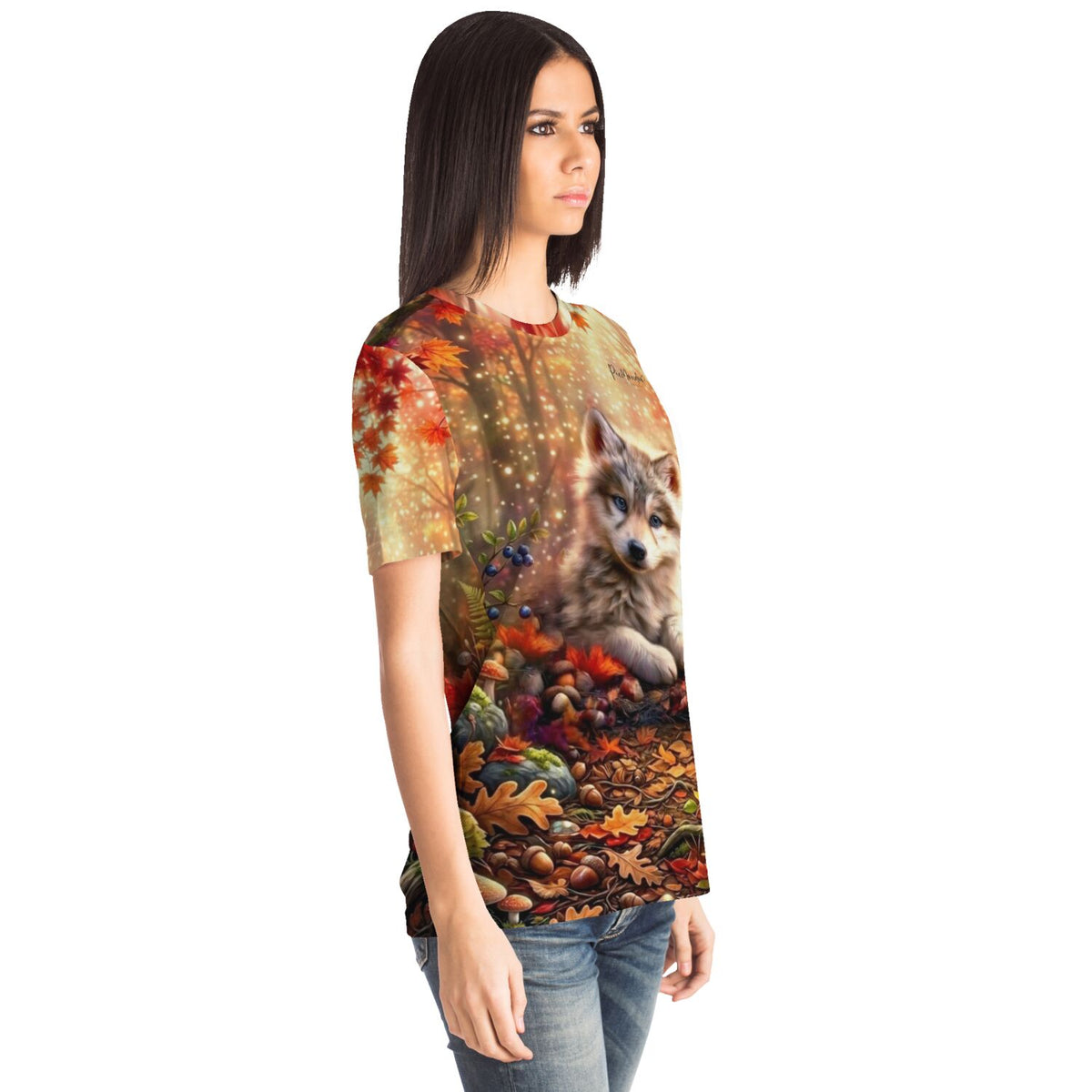 Frau trägt Dreamer T-Shirt mit Akiro Wolf-Motiv, das stilistisch an Diamond Painting und Malen nach Zahlen erinnert
