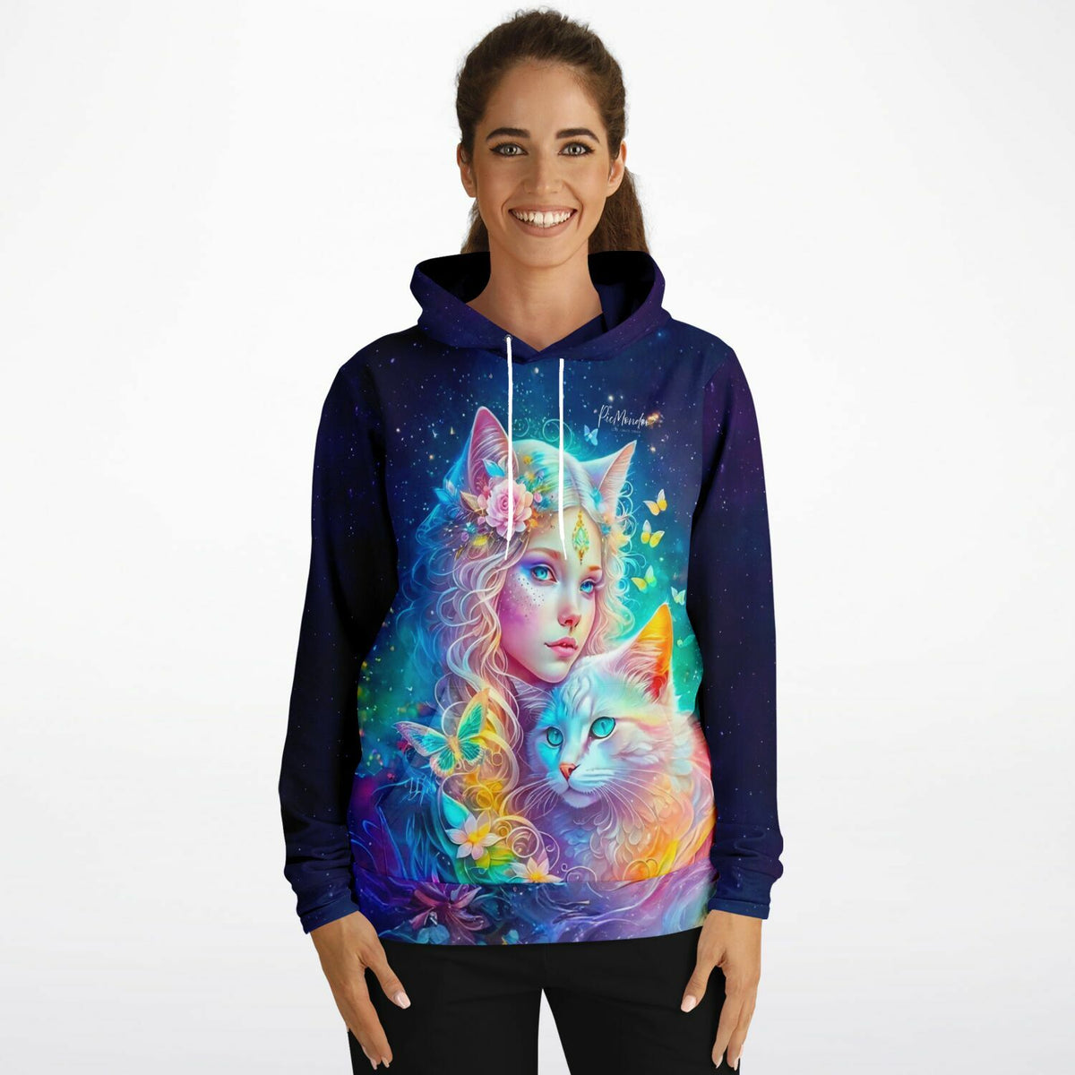 Frau trägt Dreamer Hoodie mit Katzenelfe-Motiv in magischem Galaxy-Stil, passend zu Diamond Painting und Malen nach Zahlen
