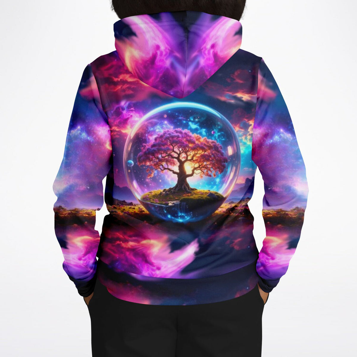 Dreamer Hoodie Arbor Eternis mit farbenfrohem Baum im Glaskugel-Design und galaktischem pink-blauen Nebel-Motiv