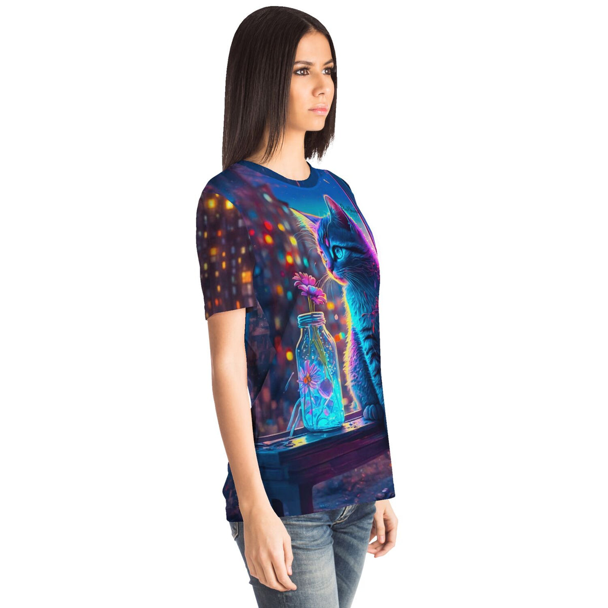 Frau trägt T-Shirt mit farbenfrohem Little Cat of Flowers Motiv, inspiriert durch Diamond Painting und Malen nach Zahlen