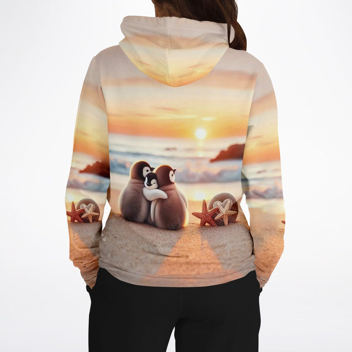 Dreamer Hoodie mit Happy Pinguin-Familie am Strand bei Sonnenuntergang, All-over-Print Design im Stil unserer Kunstwerke.