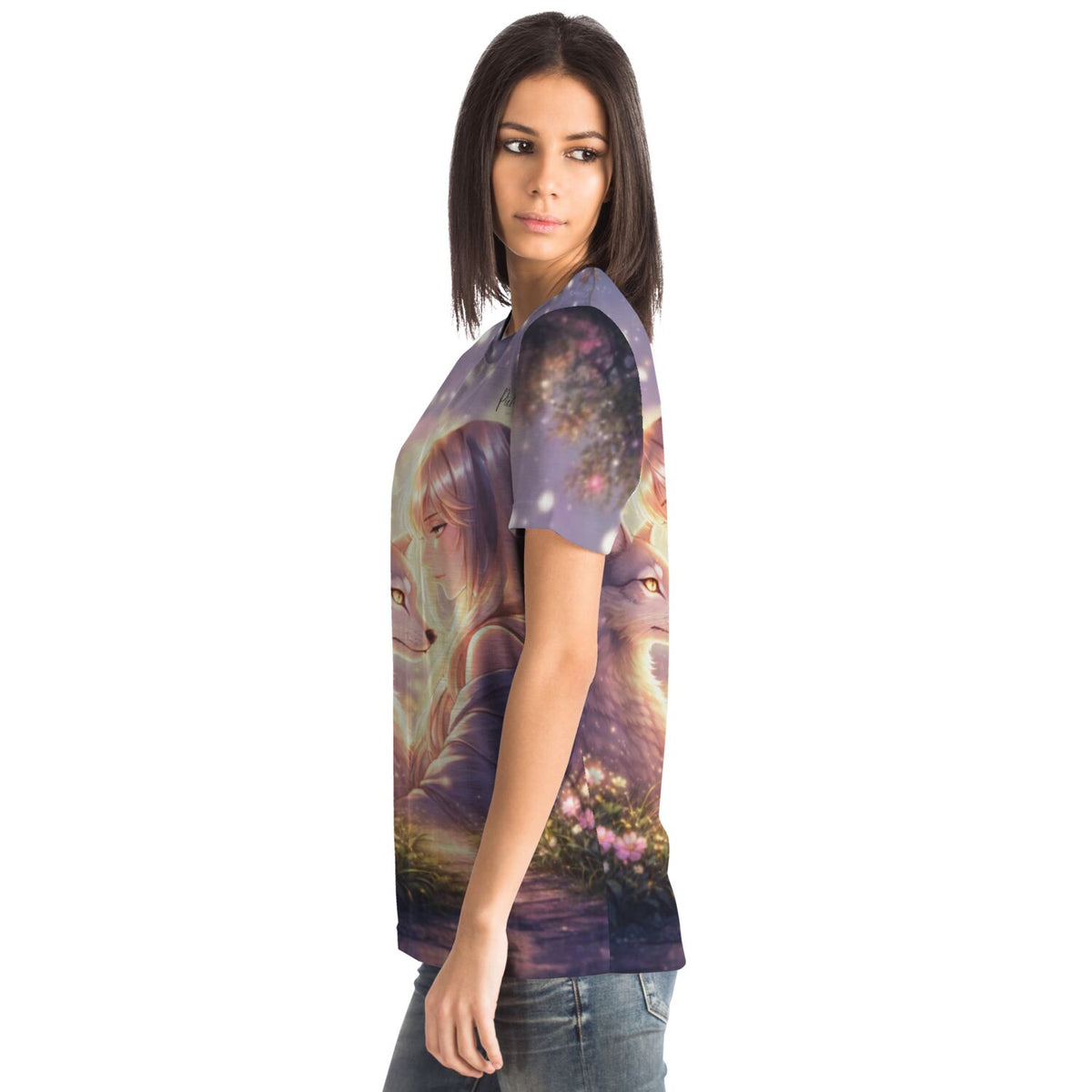 Frau trägt Dreamer T-Shirt mit mystischem Wolf-Motiv, das den Kunststil von Diamond Painting und Malen nach Zahlen zitiert
