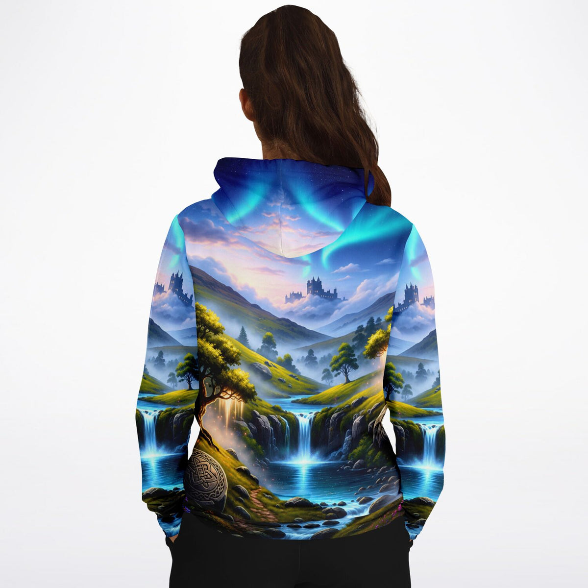 Dreamer Hoodie Tal der Erinnerung mit magischer Landschaft, Wasserfall und Nordlichtern im Stil von Diamond Painting