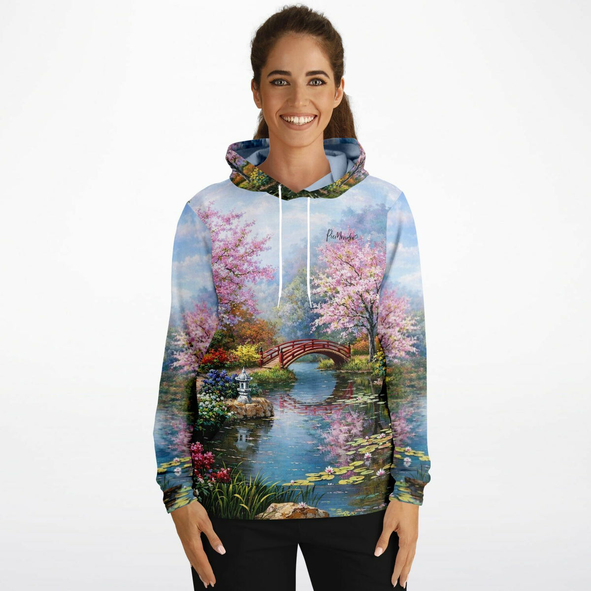Frau trägt Hoodie mit Motiv Chinesischer Garten – bekannt aus unseren Diamond Painting und Malen nach Zahlen Kollektionen