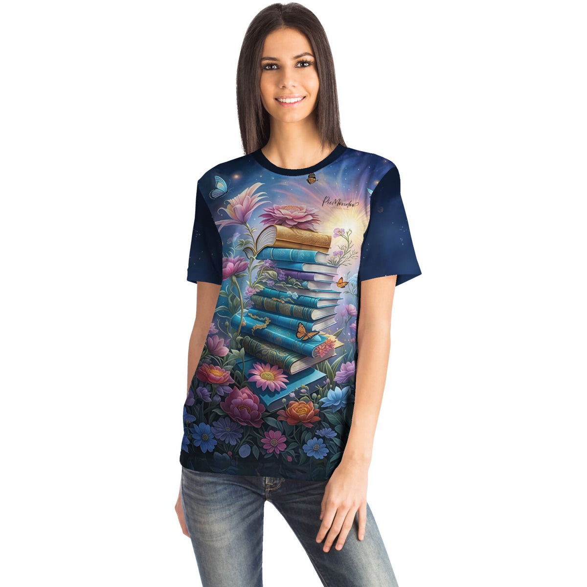 Frau trägt Dreamer T-Shirt mit Book Lovers Motiv, inspiriert durch Diamond Painting und Malen nach Zahlen Design.