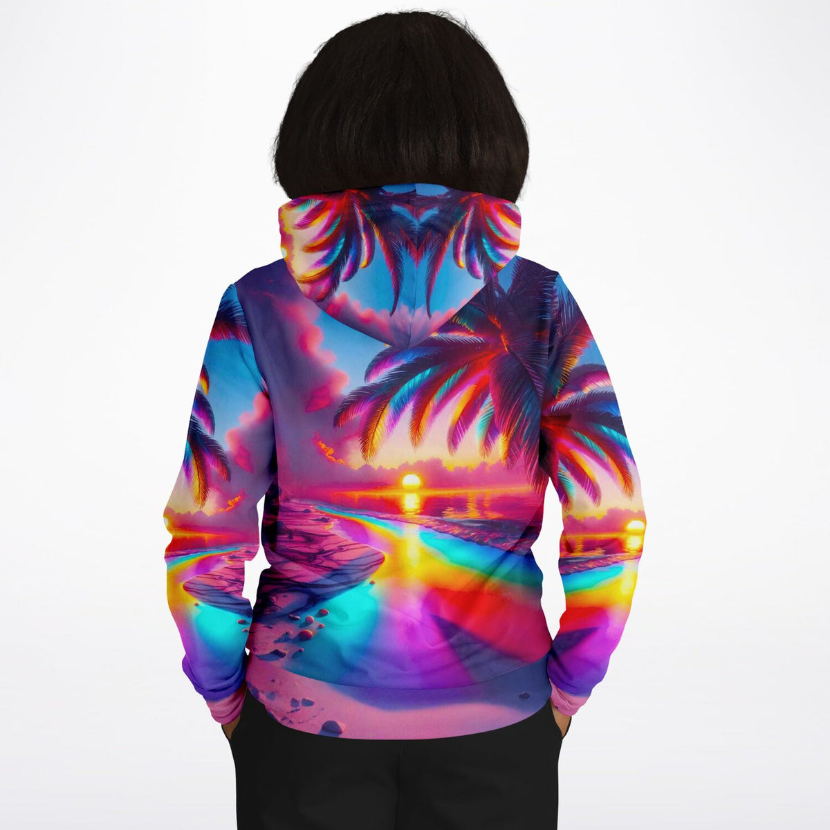 Dreamer Hoodie mit farbenfrohem Zauberstrand Motiv, Palmen und Sonnenuntergang im All-over-Print Design.