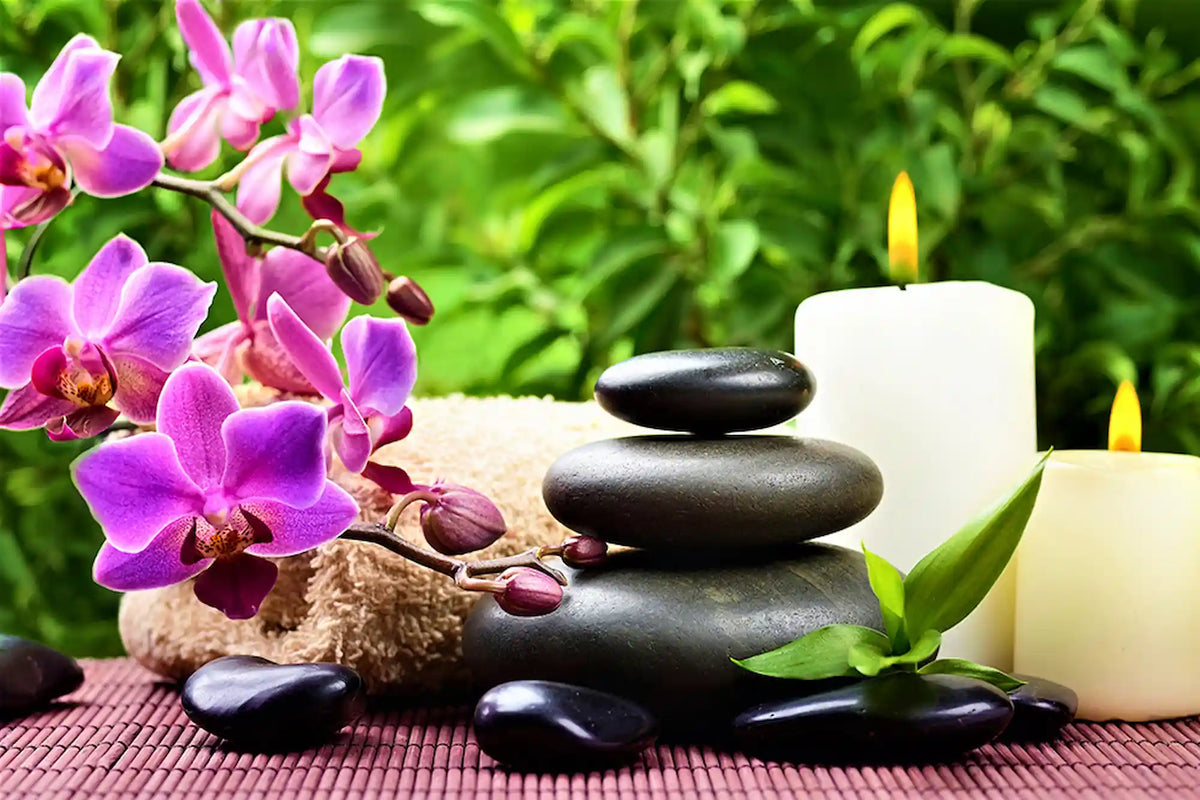 Diamond Painting Set Oase der Entspannung mit lila Orchideen, Wellness-Steinen und brennenden Kerzen