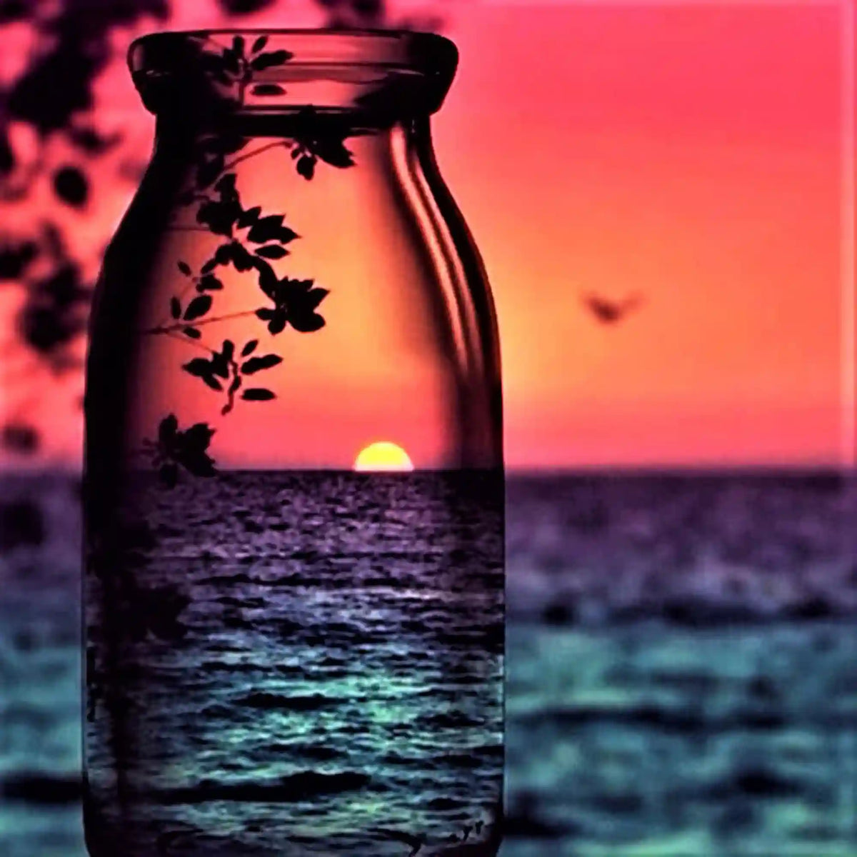 Diamond Painting Set mit rotem Sonnenuntergang in einer Glasflasche am Meer mit floralen Details