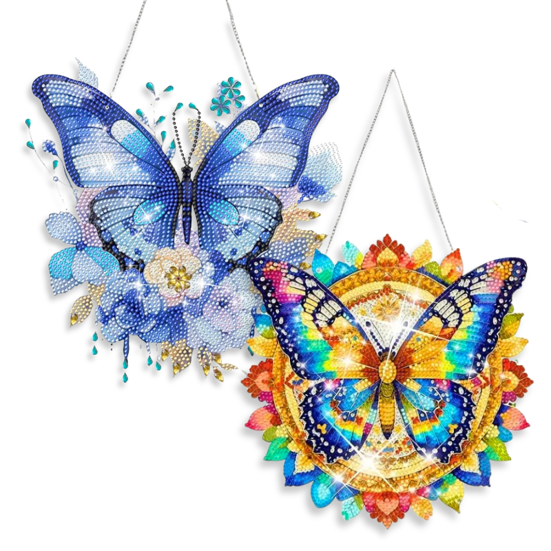 Glitzernde Diamond Painting Aufhänger als bunter und blauer Schmetterling zur Wanddekoration mit funkelnden Steinen