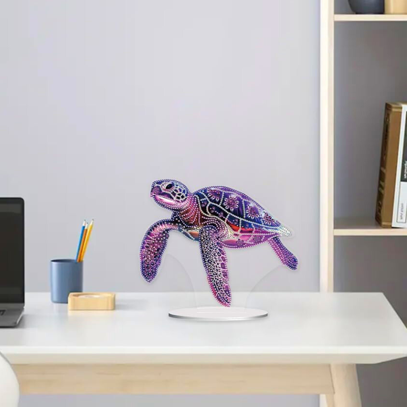 Dekorativer Diamond Painting Aufsteller Purple Turtle in Lila als glitzernde Schildkröten-Figur für das Regal