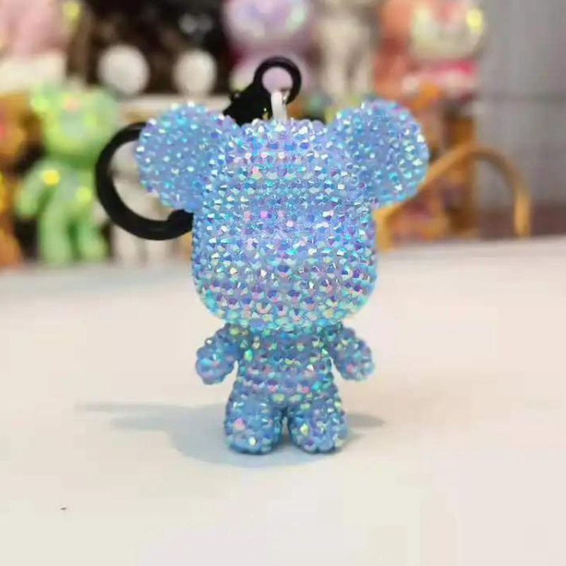 Hellblauer Diamond Painting Schlüsselanhänger in Bärenform mit funkelnden Glitzersteinen