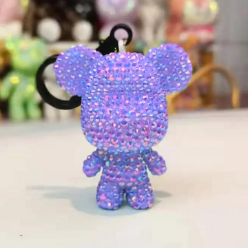 Lila Diamond Painting Schlüsselanhänger als glitzernder Bär mit funkelnden Steinchen für deinen Schlüsselbund